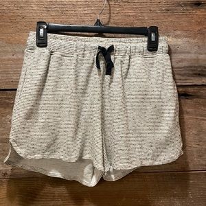 Hem and Thread ladies shorts size medium